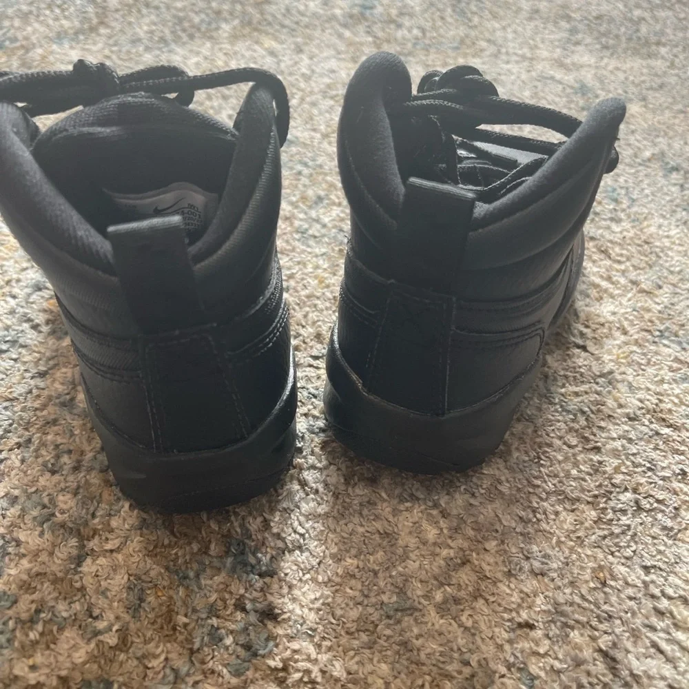 Kids Black Lace-Up  Nike Athletic Shoes
